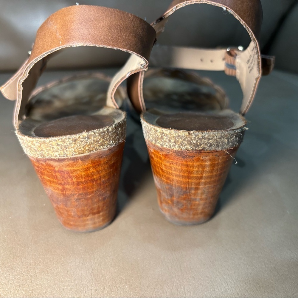 Chic Brown Leather heels with Cutout Design - Picture 4 of 5